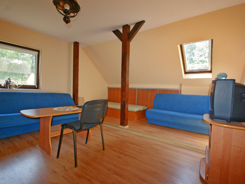 Studio mieszkalne na piętrze domu połozonego nad brzegiem jeziora Kisajno